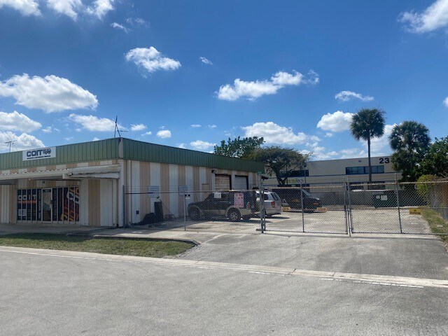 5511 NW 22nd Ave, Fort Lauderdale, FL à louer - Photo de l’immeuble – Image 3 sur 10