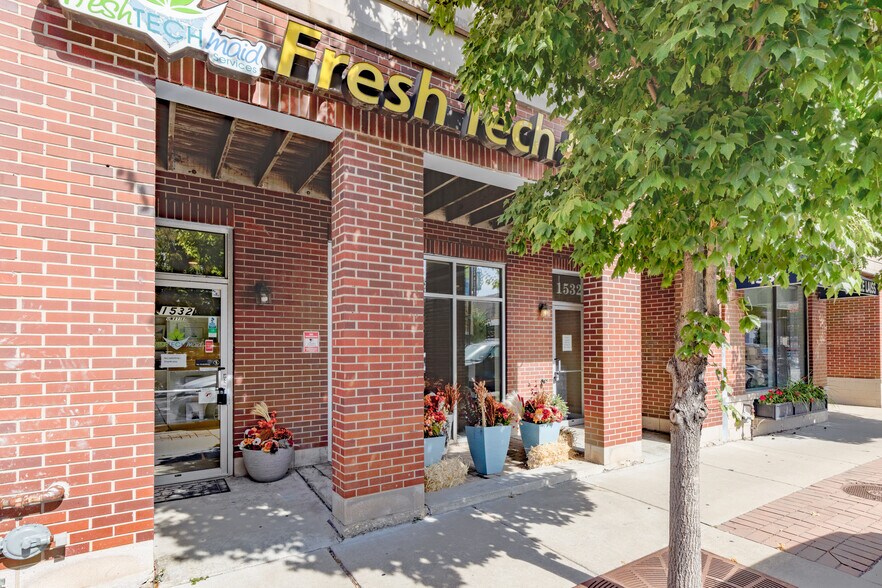 1532 W Fullerton Ave, Chicago, IL à vendre - Photo de l’immeuble – Image 1 sur 15