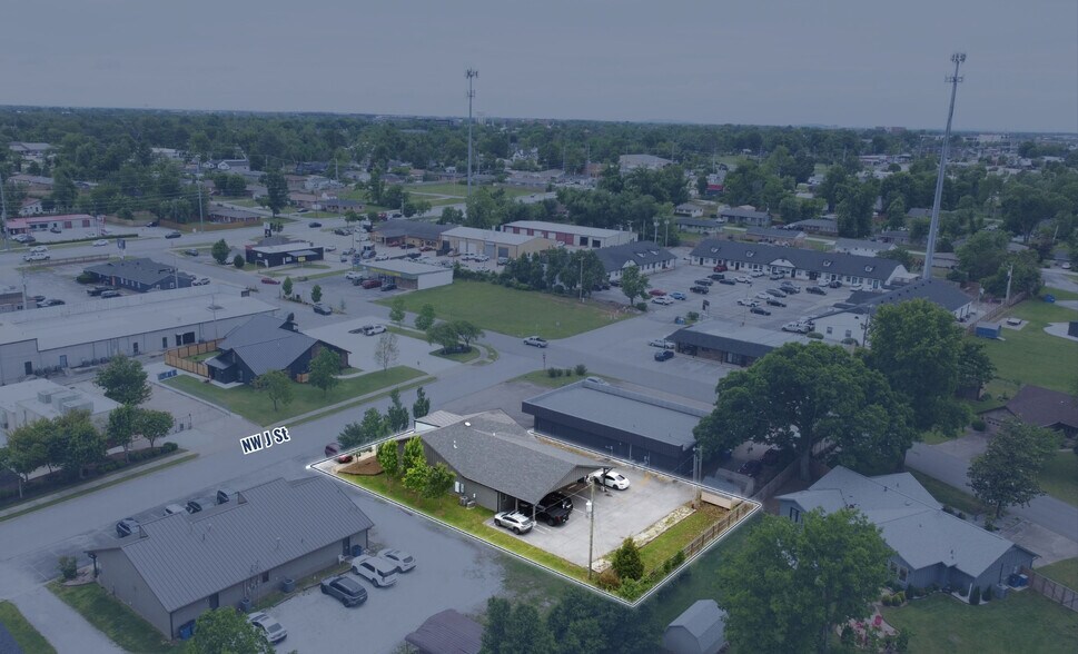 1129 NW J St, Bentonville, AR à vendre - Photo de l’immeuble – Image 3 sur 7