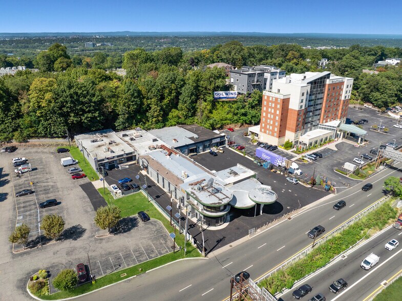 2143 Rt 4 E, Fort Lee, NJ à louer - Photo de l’immeuble – Image 2 sur 5