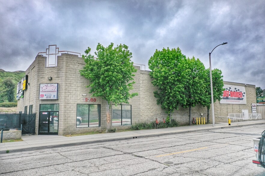 32203 Castaic Rd, Castaic, CA à louer - Photo principale – Image 1 sur 20