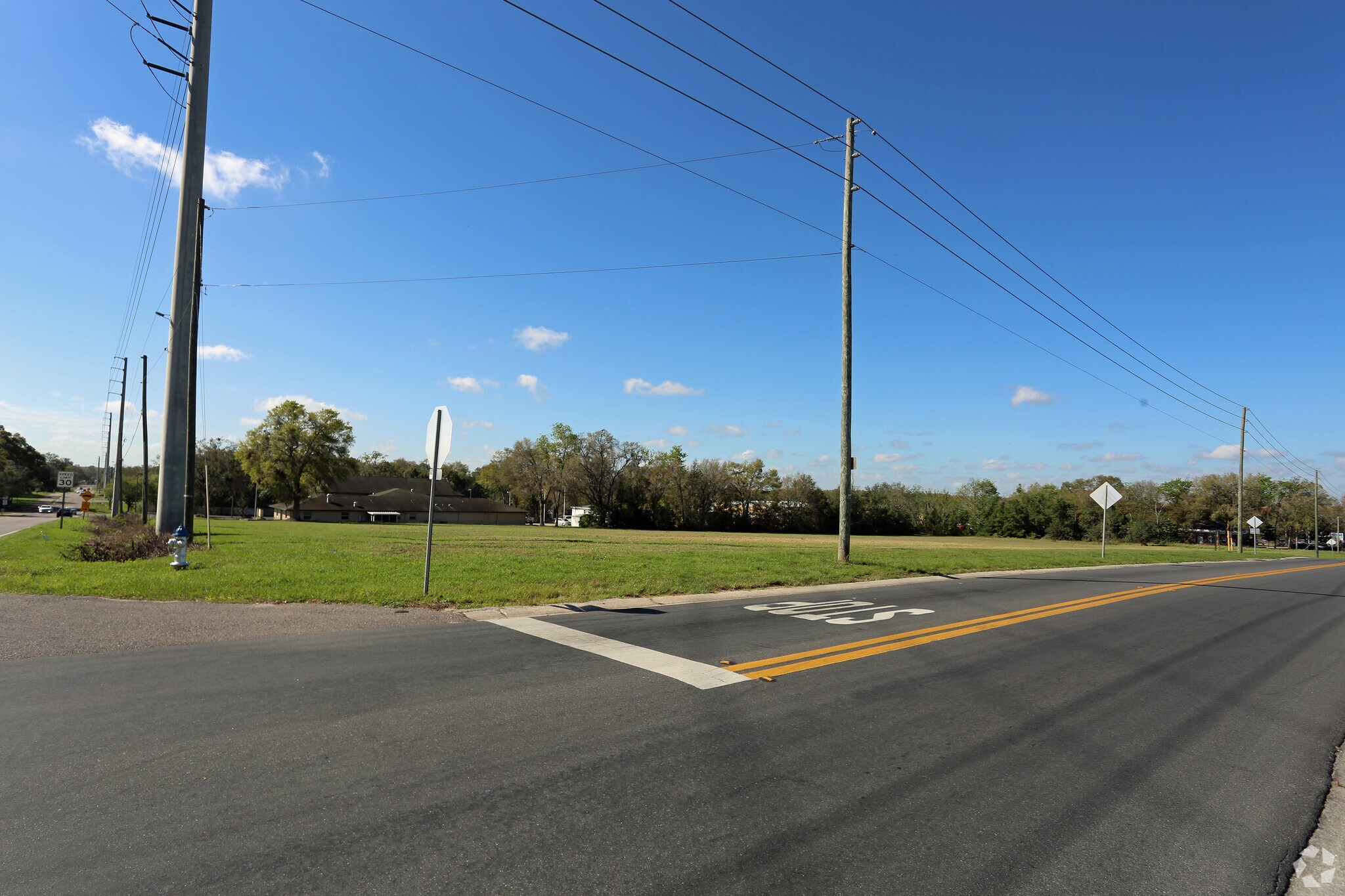 Daughtery Rd, Zephyrhills, FL à vendre Photo principale– Image 1 sur 34