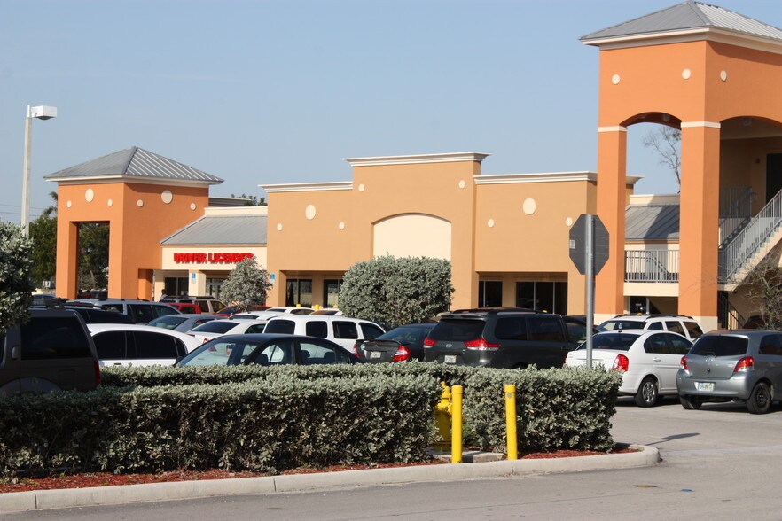 11093 NW 138th St, Hialeah, FL à louer - Photo de l’immeuble – Image 3 sur 10