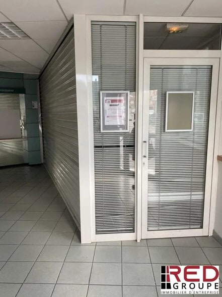Local d'activités dans Aubagne à vendre - Photo de l’immeuble – Image 2 sur 8
