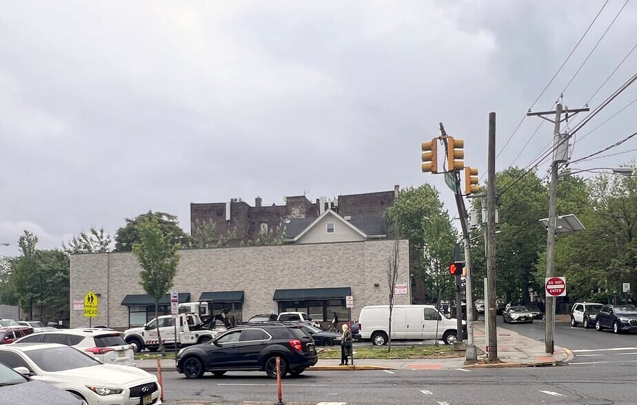 2380 John F Kennedy Blvd, Jersey City, NJ à louer - Photo de l’immeuble – Image 3 sur 8