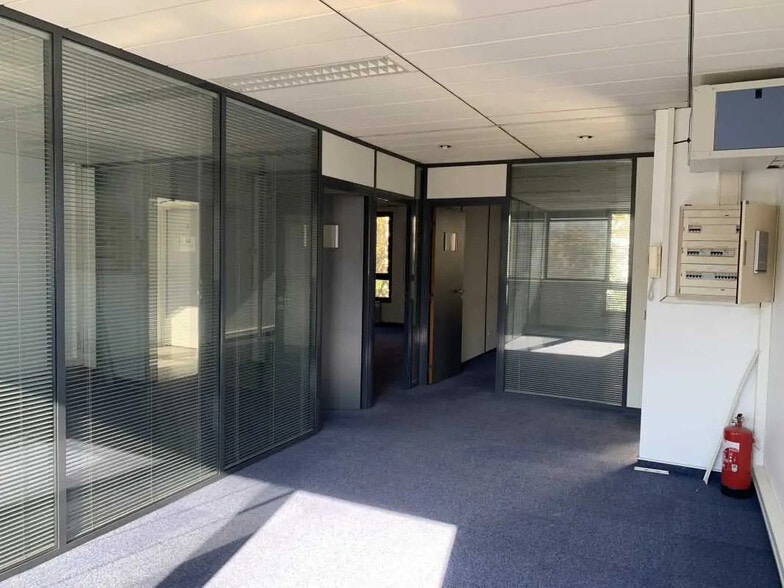 Bureau dans Lognes à louer - Photo de l’immeuble – Image 3 sur 9