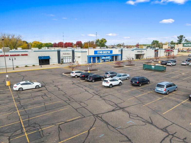 1501-1567 Broadway St N, Menomonie, WI à vendre - Photo de l’immeuble – Image 3 sur 17