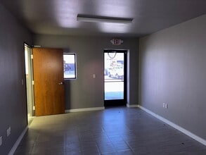 1919 Golden Heights Rd, Fort Worth, TX à louer Photo intérieure– Image 2 sur 4