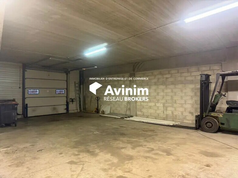 Industriel/Logistique dans Stains à vendre - Photo de l’immeuble – Image 2 sur 8