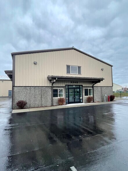 5245 Industrial Pl, Ferndale, WA à louer - Photo de l’immeuble – Image 1 sur 4