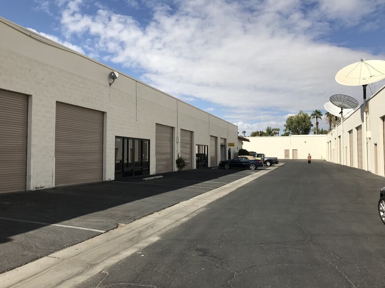 41625 Eclectic St, Palm Desert, CA à louer - Photo de l’immeuble – Image 3 sur 6