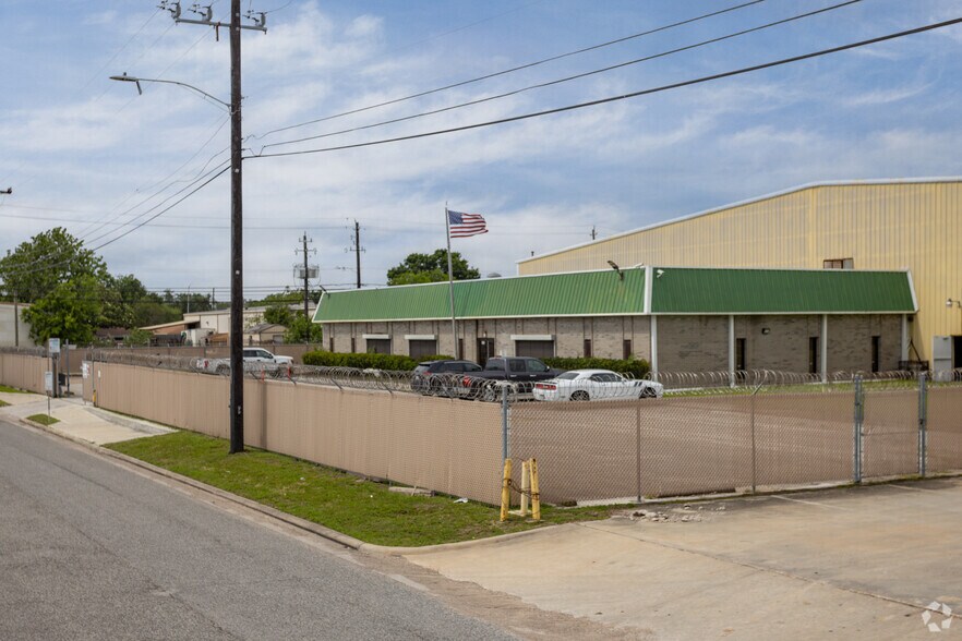 8550 Hansen Rd, Houston, TX à vendre - Photo de l’immeuble – Image 2 sur 15