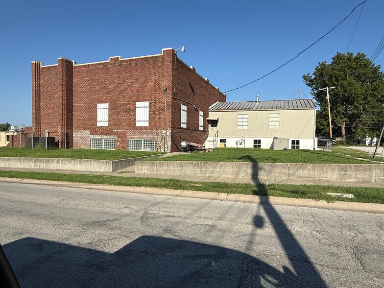 908 W Main St, Blue Springs, MO à vendre - Photo de l’immeuble – Image 3 sur 3