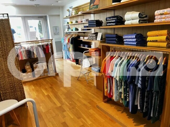 Plus de détails pour Local commercial à louer