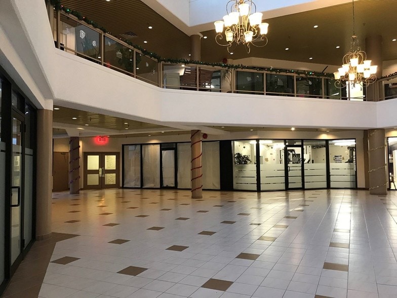 294-330 Talbot St, St Thomas, ON à louer - Photo intérieure – Image 2 sur 5