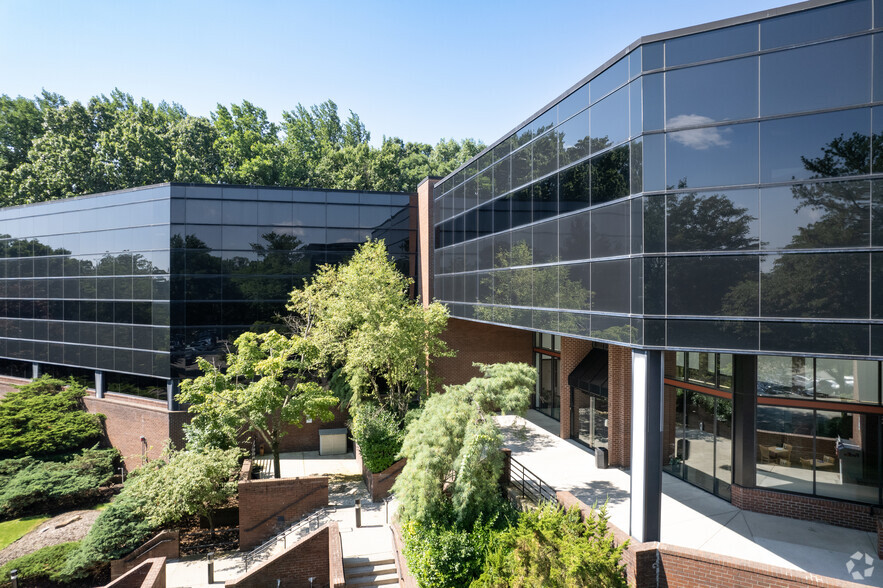 1200 MacArthur Blvd, Mahwah, NJ à louer - Photo de l’immeuble – Image 2 sur 7