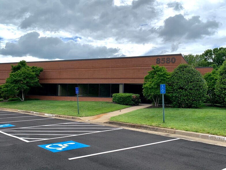 8580 Cinder Bed Rd, Lorton, VA à louer - Photo de l’immeuble – Image 3 sur 5