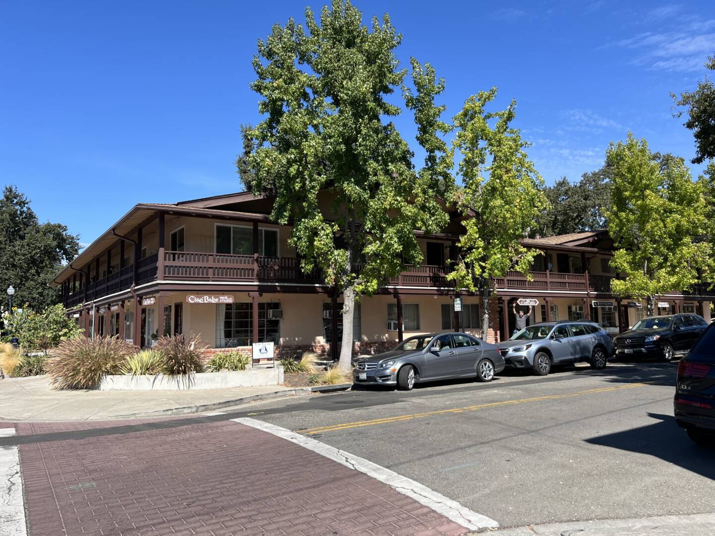196-202 E Linda Mesa Ave, Danville, CA à louer Photo de l’immeuble– Image 1 sur 6