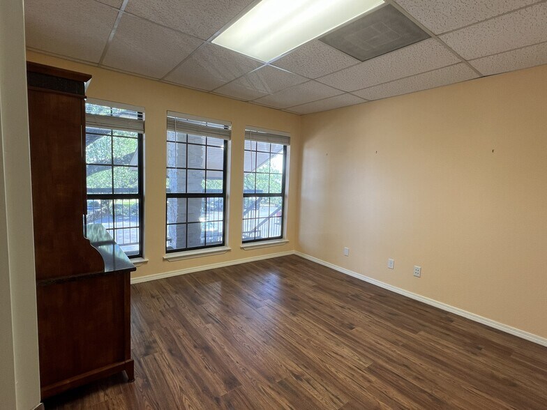 13740 Research Blvd, Austin, TX à vendre - Photo de l’immeuble – Image 3 sur 9