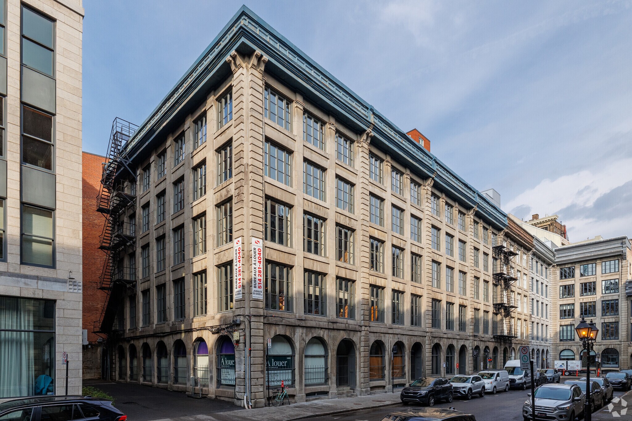 59-71 Rue De Brésoles, Montréal, QC à louer Photo principale– Image 1 sur 10