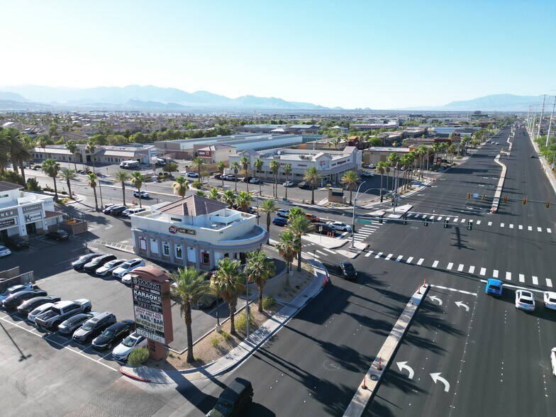 7715 S Rainbow Blvd, Las Vegas, NV à louer - Photo de l’immeuble – Image 3 sur 8