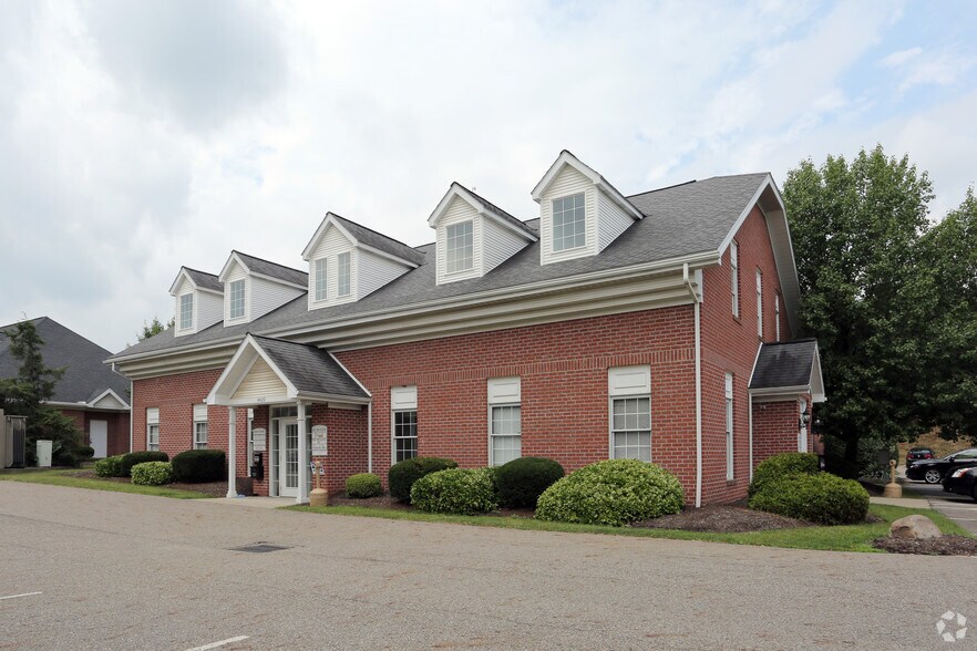 4429 Fulton Dr NW, Canton, OH à louer - Photo principale – Image 3 sur 17