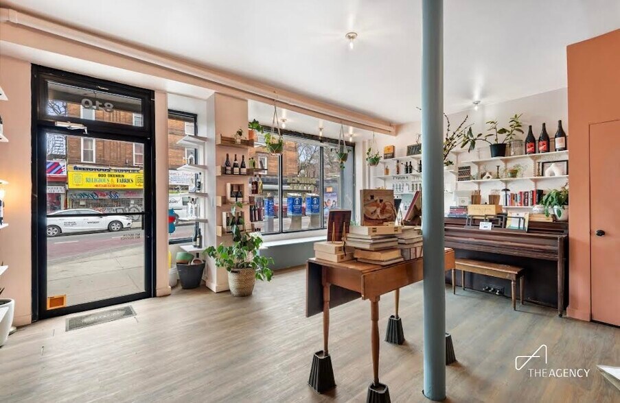 810 Nostrand Ave, Brooklyn, NY à louer - Photo de l’immeuble – Image 2 sur 5