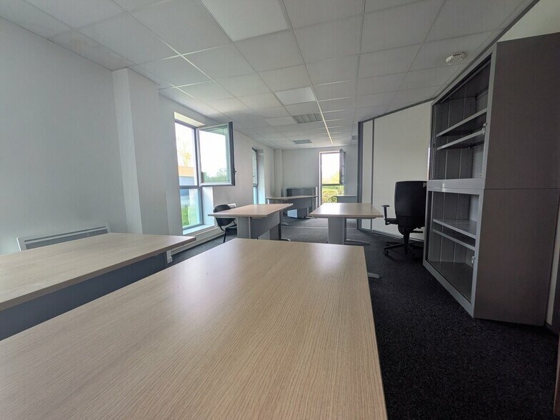 Bureau dans Saint-Étienne-du-Rouvray à louer - Photo intérieure – Image 3 sur 4