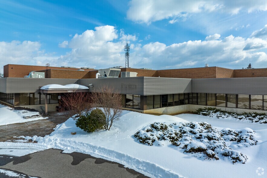 1851 Sandstone Mnr, Pickering, ON à louer - Photo de l’immeuble – Image 2 sur 13