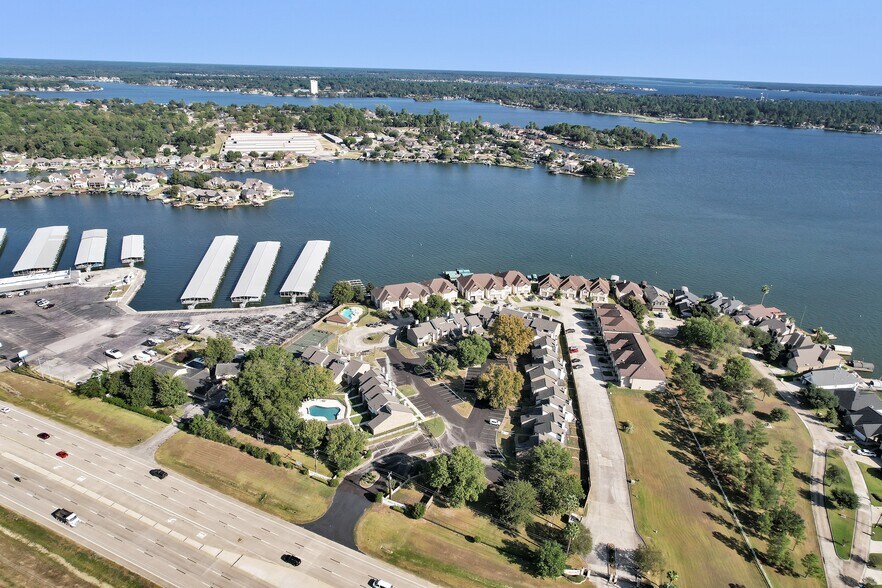 17578 Highway 105, Montgomery, TX à vendre - Photo de l’immeuble – Image 2 sur 38