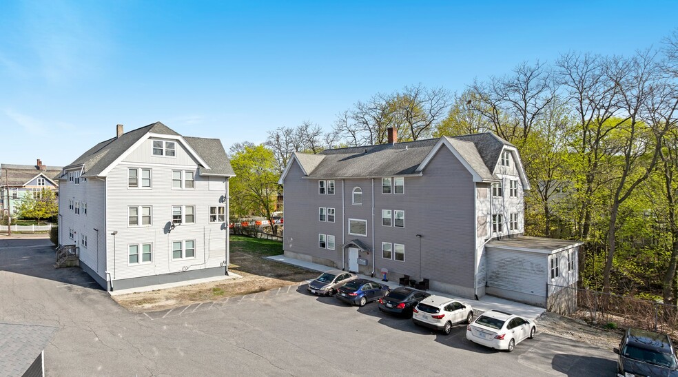64 Harrison Ave, Woonsocket, RI à vendre - Photo de l’immeuble – Image 1 sur 19
