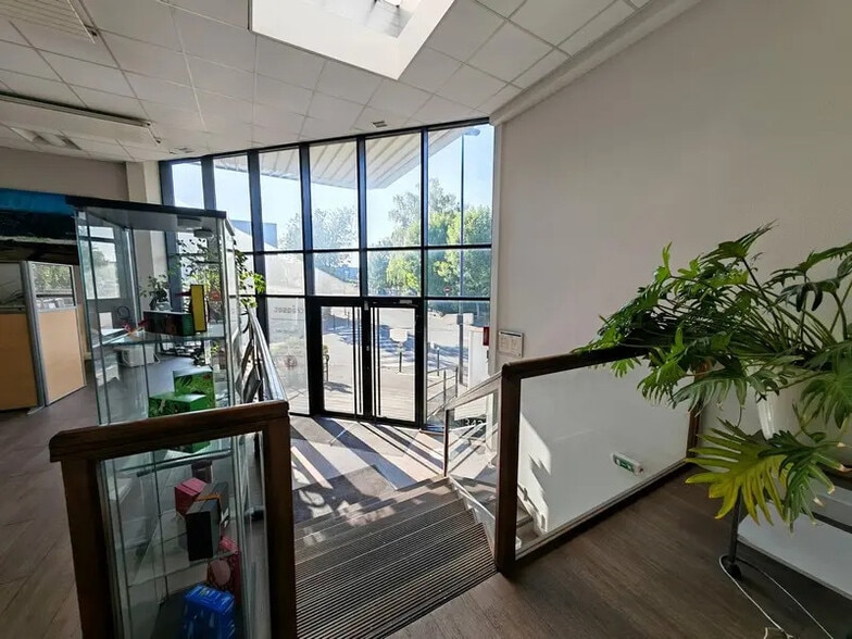 Industriel/Logistique dans Champigny-sur-Marne à vendre - Photo de l’immeuble – Image 2 sur 22