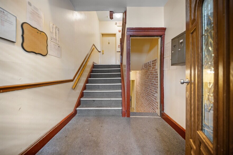 91 Romaine Ave, Jersey City, NJ à vendre - Photo de l’immeuble – Image 3 sur 30