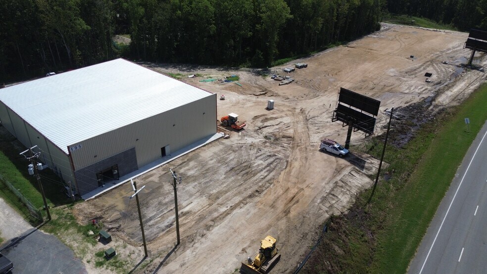 205 – 215 Commercial Dr., Rincon, GA à louer - Photo de l’immeuble – Image 3 sur 12