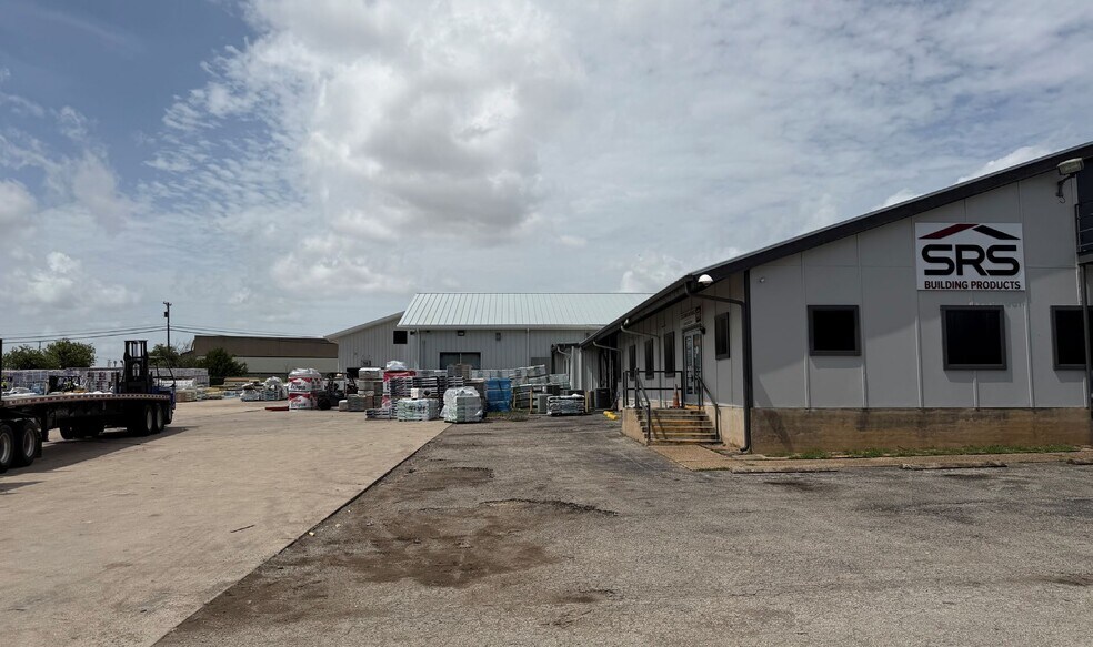 1821 Central Commerce Ct, Round Rock, TX à louer - Photo de l’immeuble – Image 3 sur 5