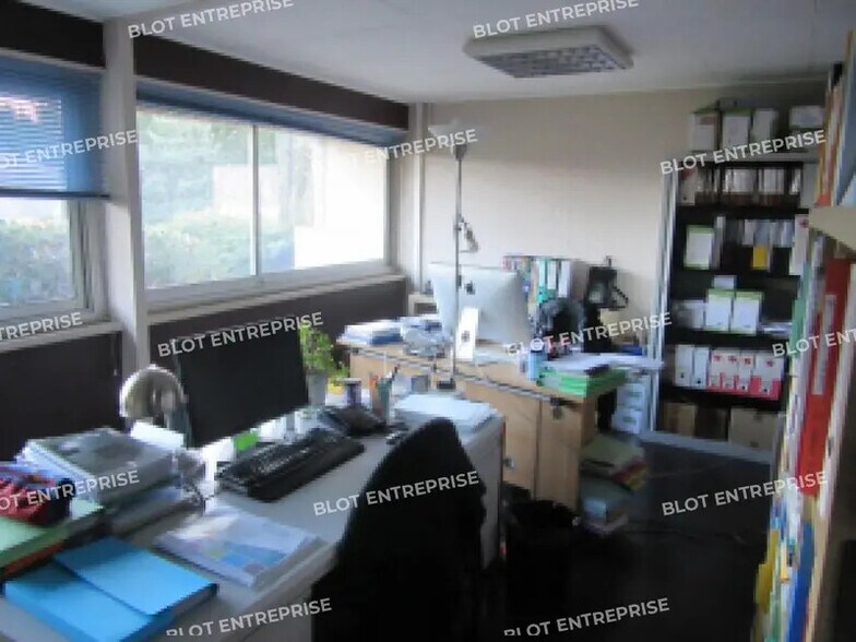 Bureau dans SAINT-MARTIN-DES-CHAMPS à vendre - Photo intérieure – Image 2 sur 6