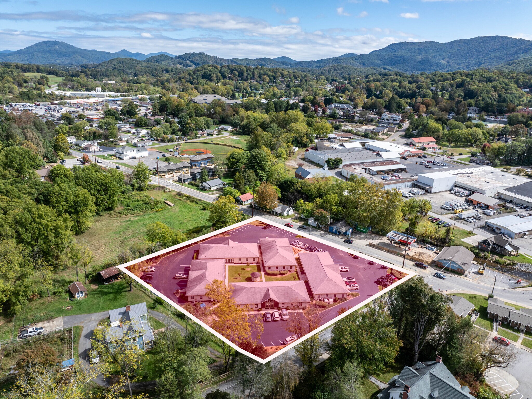 367-400 Dellwood Rd, Waynesville, NC à vendre Photo de l’immeuble– Image 1 sur 21