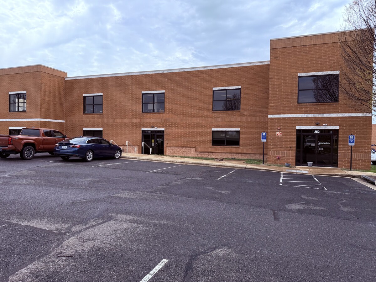 240-252 Airport Rd, Winchester, VA 22602 - Lot 252 - - Photo intérieure - Image 2 of 16