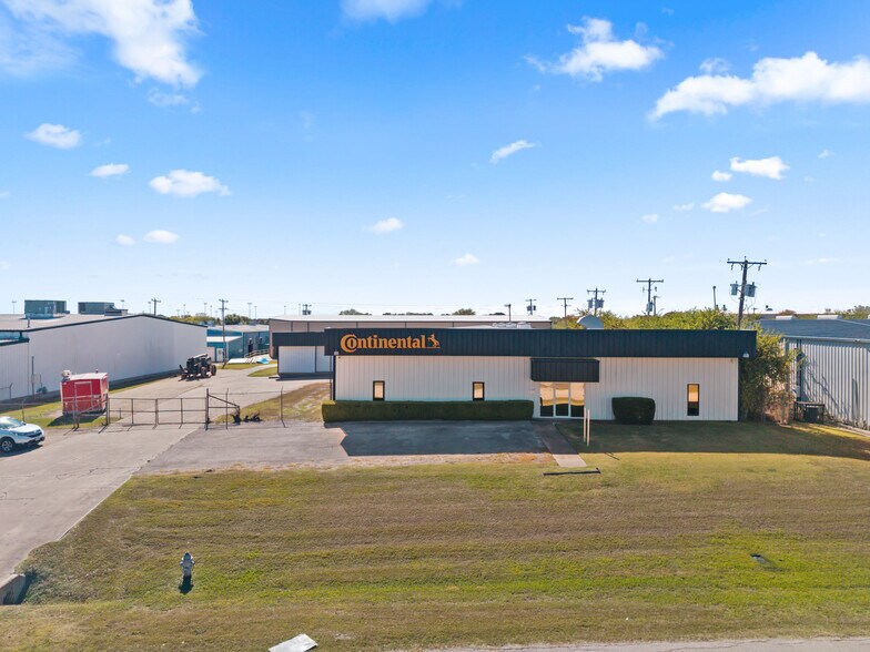 1200 N Commercial Blvd, Arlington, TX à vendre - Photo de l’immeuble – Image 3 sur 23