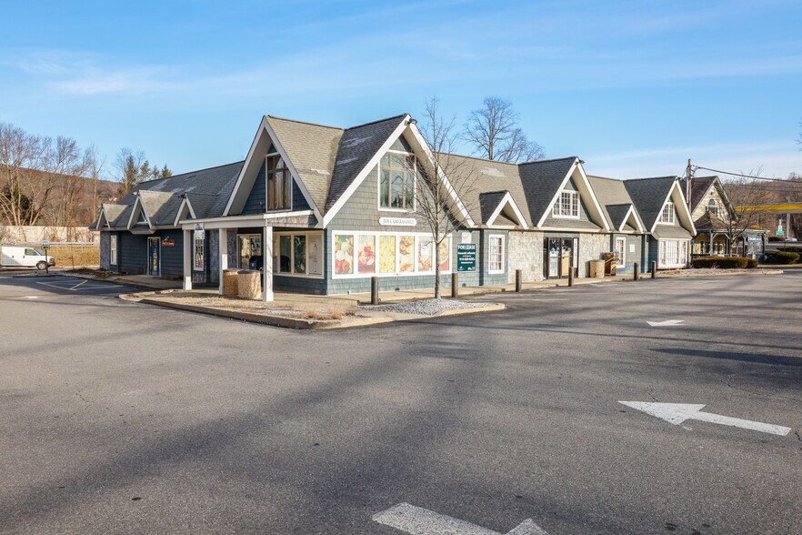 946-980 E Main St, Shrub Oak, NY à louer - Photo de l’immeuble – Image 2 sur 21