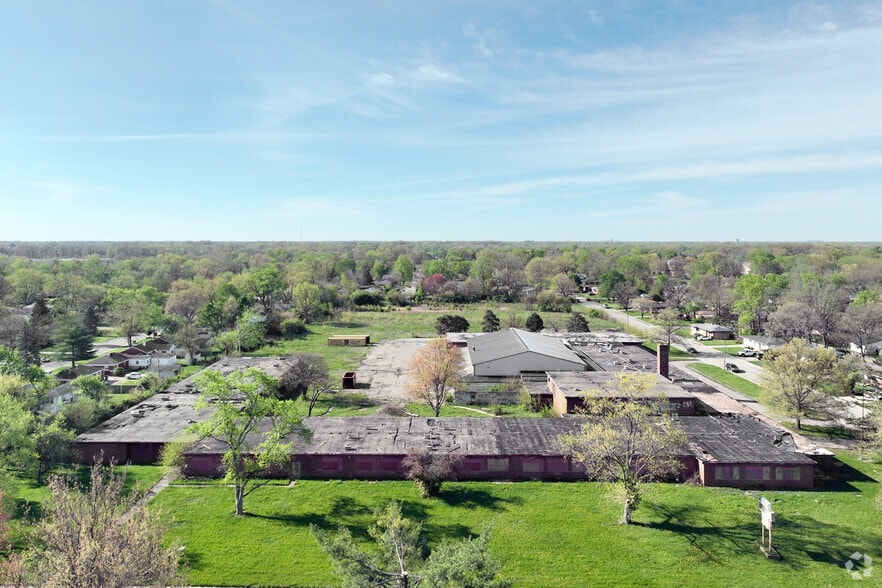5815 E 42nd St, Indianapolis, IN à vendre - Photo de l’immeuble – Image 2 sur 5