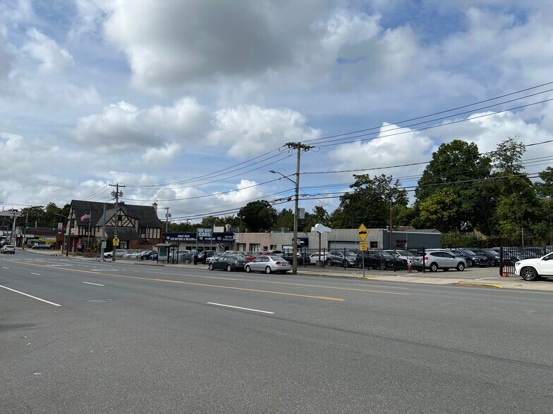 195 Northern Blvd, Great Neck, NY à louer - Photo de l’immeuble – Image 3 sur 29