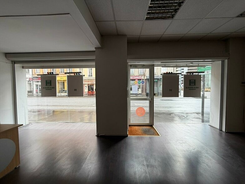 Local commercial dans Lyon à louer - Photo de l’immeuble – Image 2 sur 10
