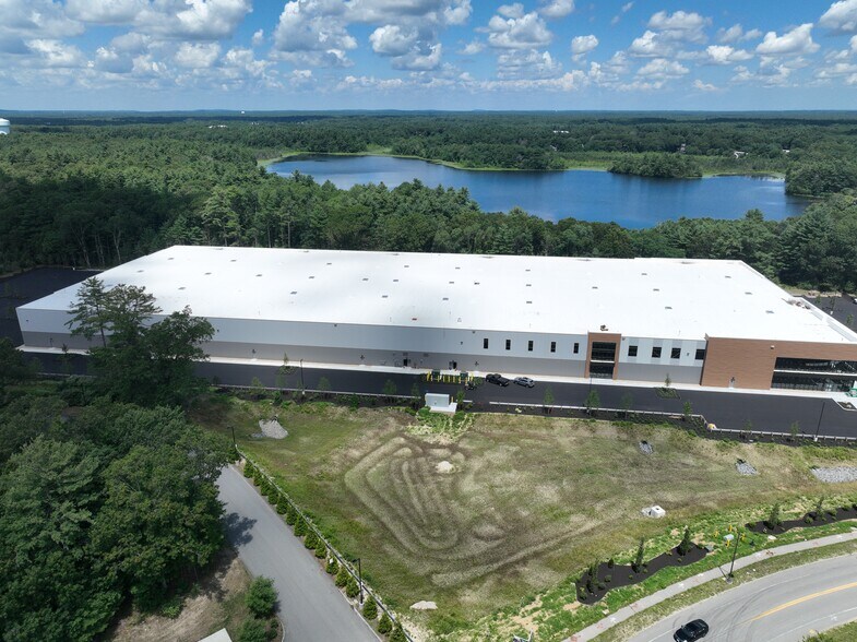 55 Dever Dr, Taunton, MA à louer - Photo de l’immeuble – Image 2 sur 7