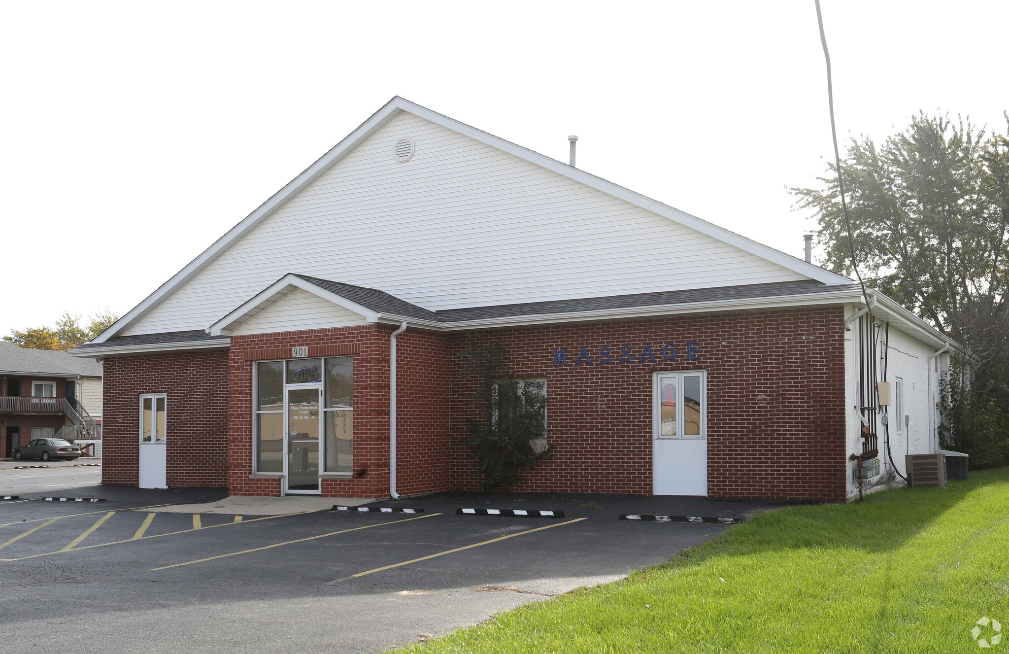 901 Route 34, Plano, IL à vendre Photo principale– Image 1 sur 12