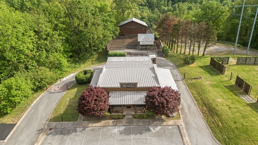 7080 Dale Ridge Rd, Lancaster, TN à vendre - Photo de l’immeuble – Image 2 sur 49
