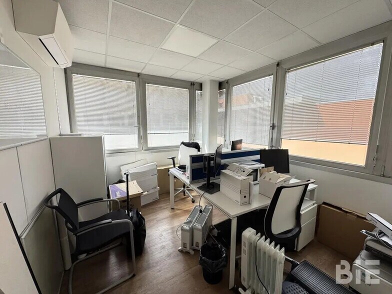 Bureau dans Bruges à louer - Photo de l’immeuble – Image 2 sur 4