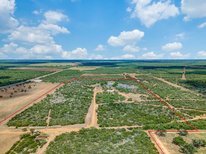 620 E Hindes, Charlotte, TX à vendre - Photo de l’immeuble – Image 3 sur 3