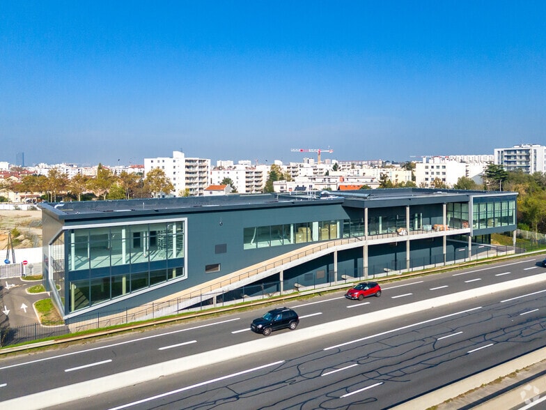 Local commercial dans Vénissieux à louer - Aérien – Image 2 sur 3