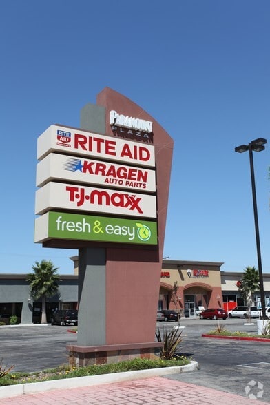 15713-15727 Downey Ave, Paramount, CA à louer - Photo de l’immeuble – Image 3 sur 8